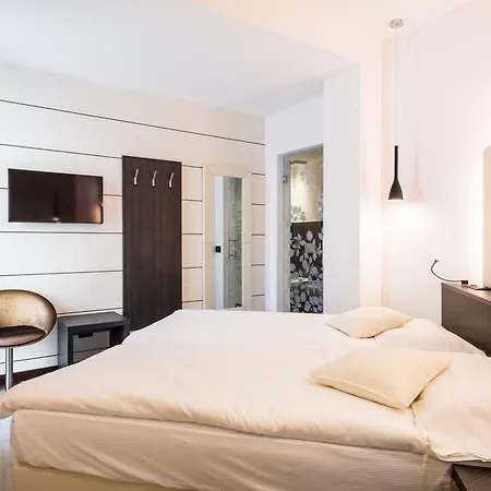 Otel Pace 3*